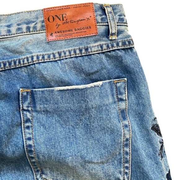 One Teaspoon Floral Embroidered Jeans Straight Light Wash Lola Awe I Size: 30 - Picture 6 of 11